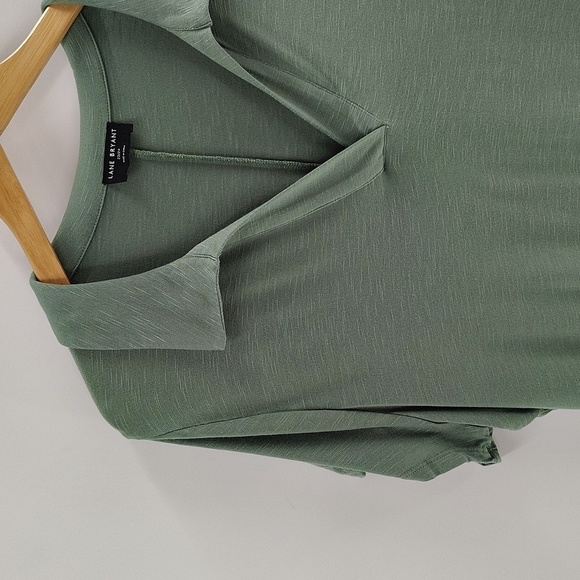 Lane Bryant Green Pullover Blouse Size 22 24 V Neck Short Sleeve Lightweight Top - Picture 2 of 7
